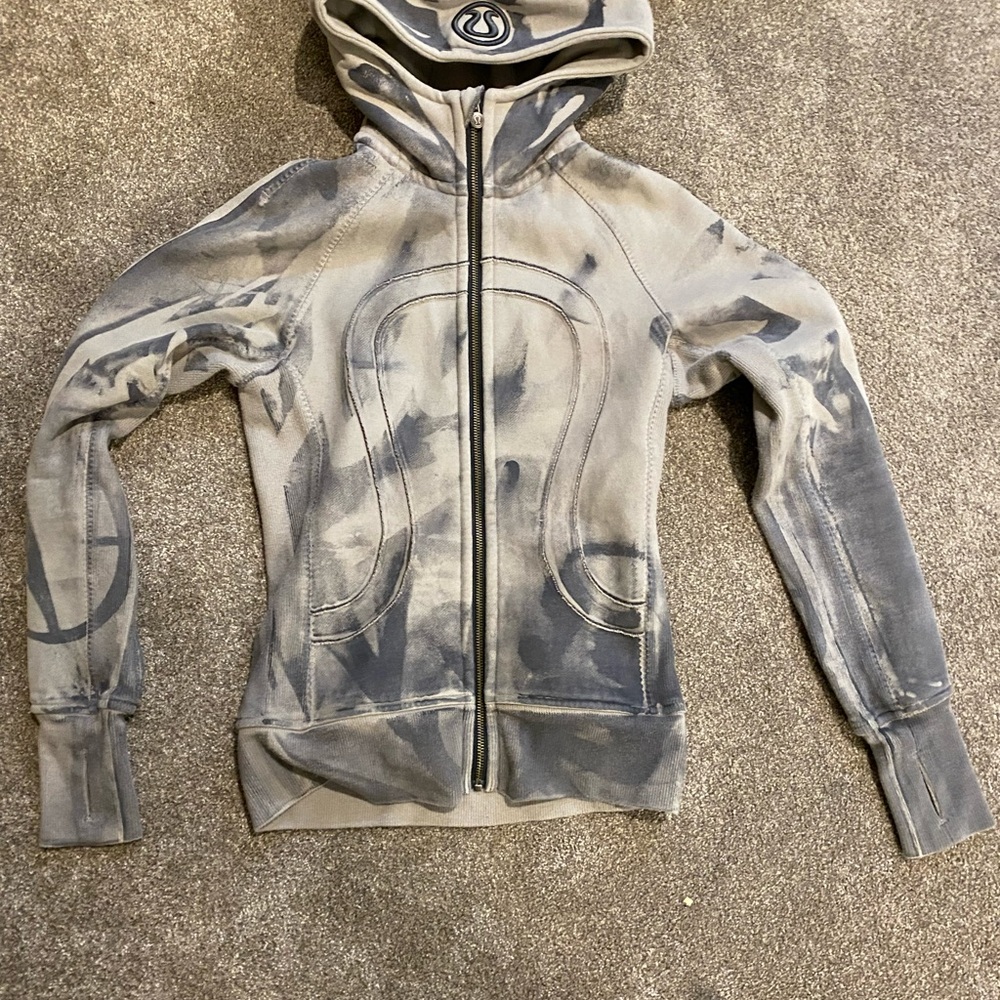 Lululemon size 4 heavyweight material gray/tan no stains amazing condition
